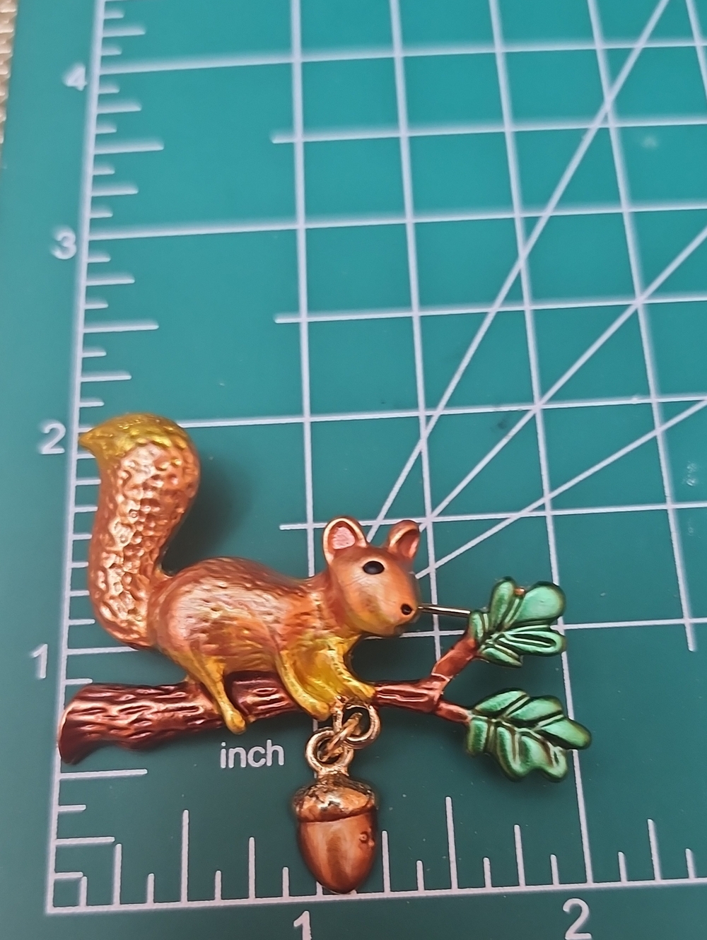 Cute Squirrel Brooch in Copper and Green - Fashion Jewelry - Picture 2 of 2